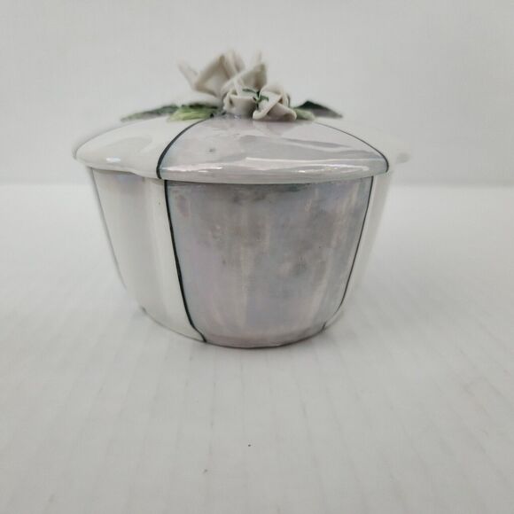 Vintage 1945 Porcelain de France Lusterware Trinket Box &Lid Gray Embossed Roses - Picture 8 of 9